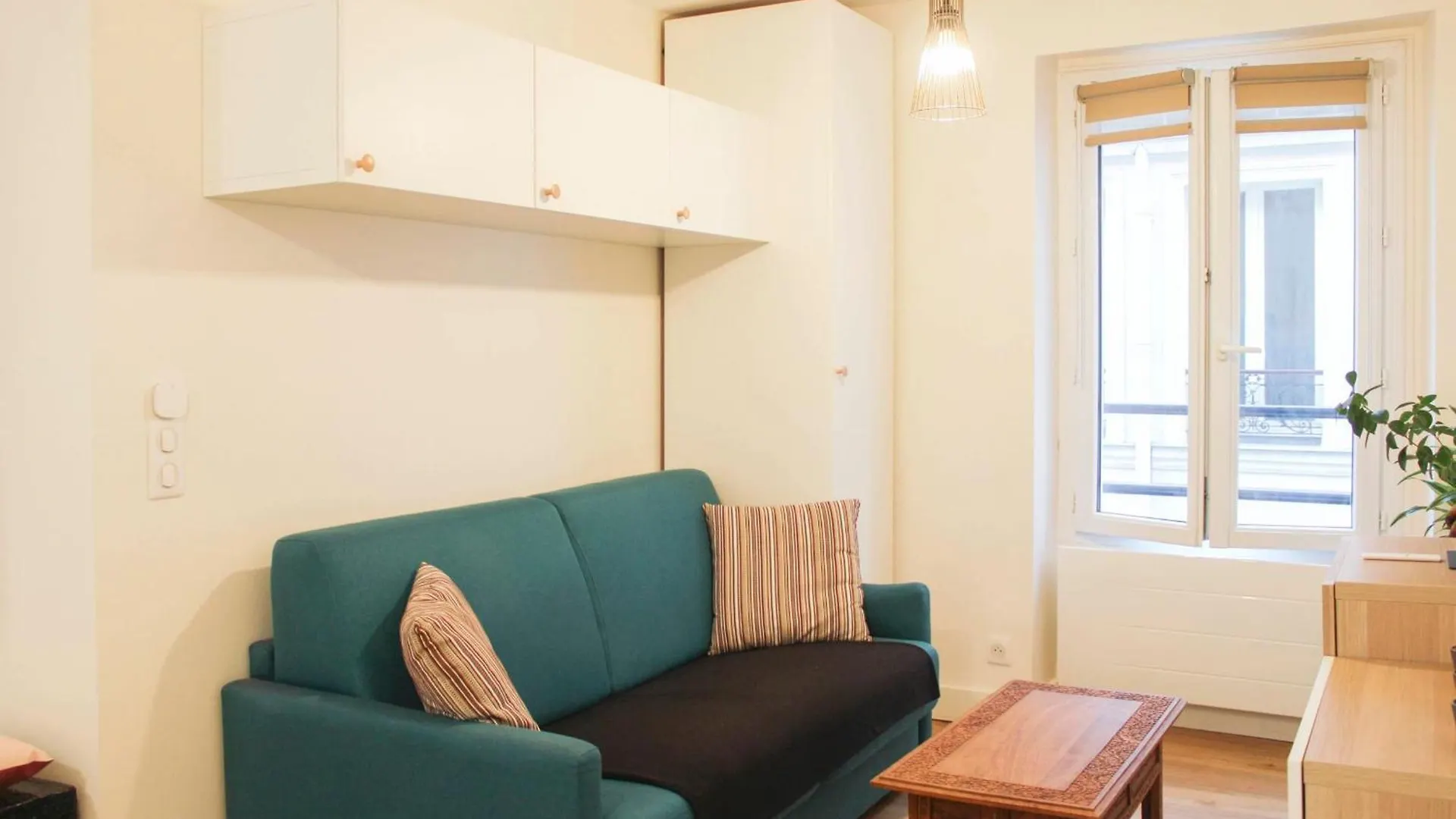 Apartment Bright Studio With Balcony Quiet Location Paris