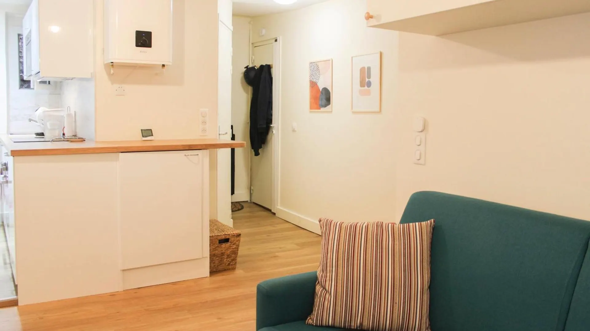 פריז Bright Studio With Balcony Quiet Location צרפת