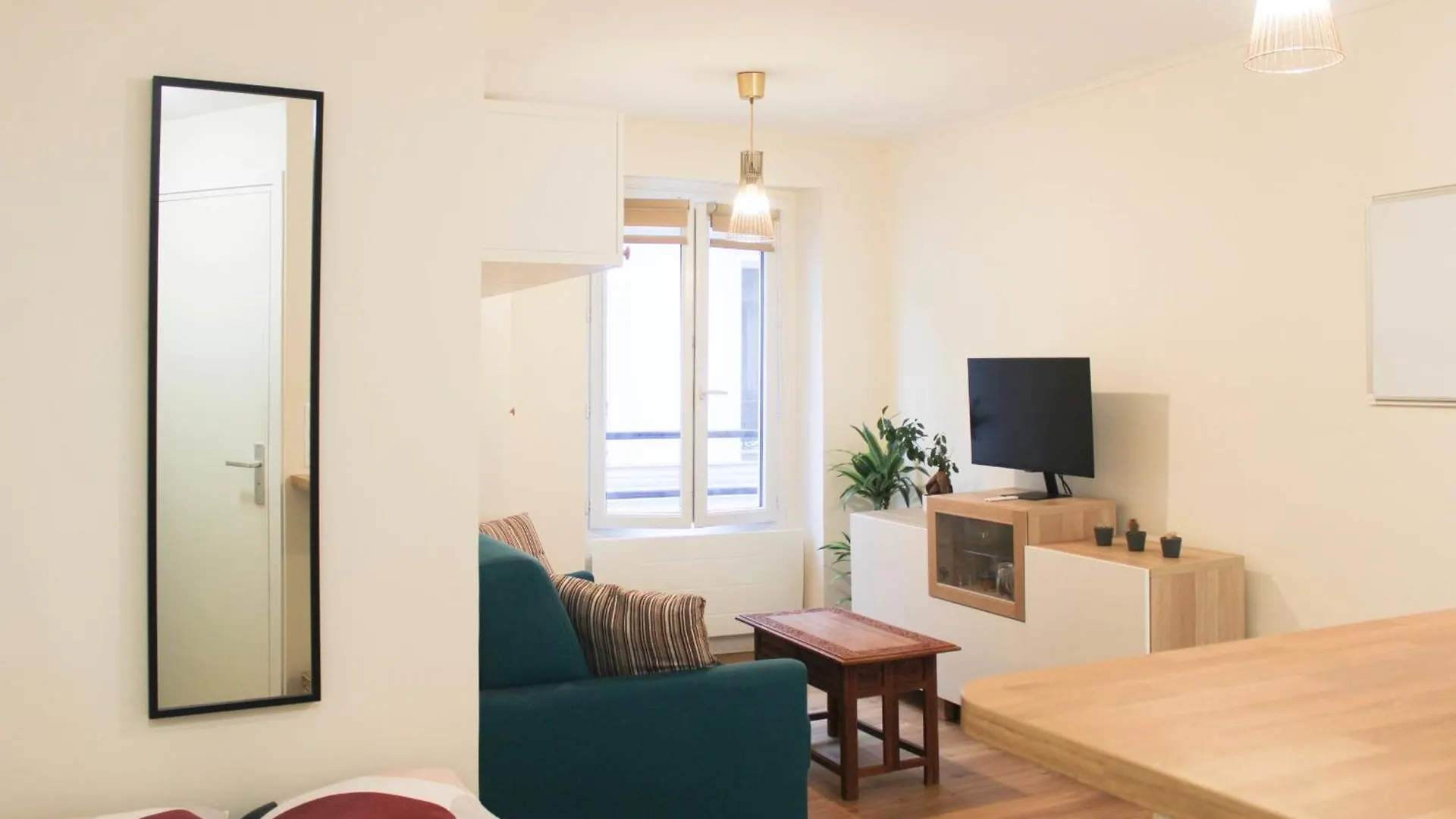 Bright Studio With Balcony Quiet Location Paris 0*,  France