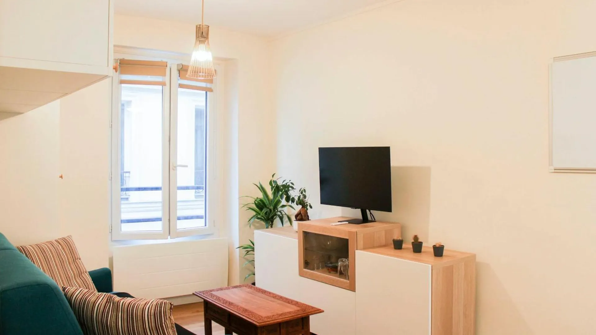 דירה פריז Bright Studio With Balcony Quiet Location צרפת